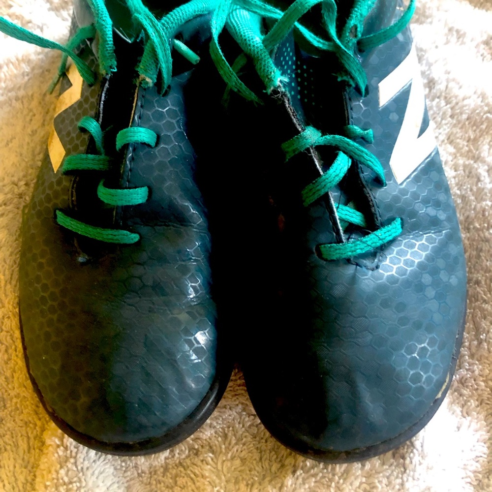 Boys size 2 indoor soccer shoes